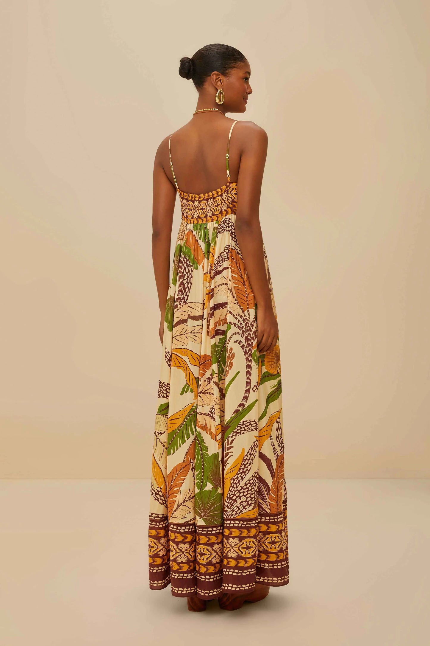 Vestido estampado palmeras tirantes marca farm rio alquiler barcelona