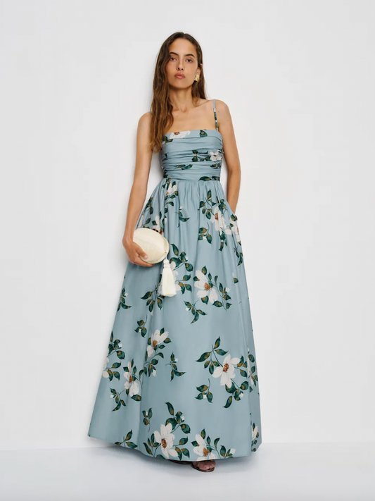 Vestido palabra de honor y opcion de tirantes azul con estampado dfloras de Reformation. Vestido de invitada de boda, fiesta, bautizo, comuniones... De la marca Reformation