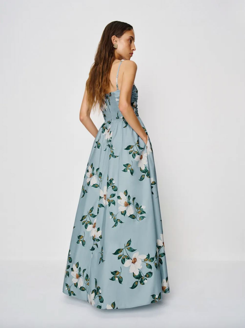 Vestido con estampado floral azul para fiestas, bodas, invitadas y eventos en Barcelona.