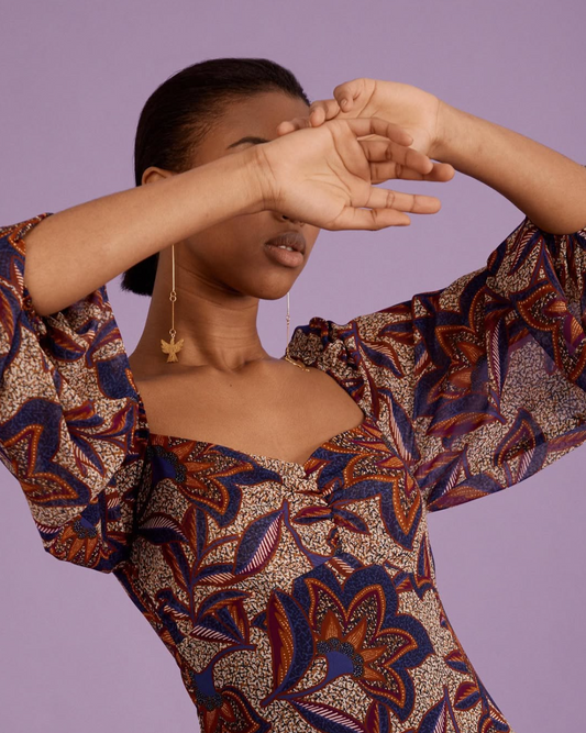 Vestido Avec Studio estampado paisley. Vestido largo com manga larga abullonada. Vestido de invitada de boda, fiesta y otras ceremonias.