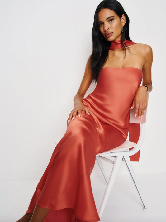 Vestido sin tirantes marca Reformationpara alquilar en Barcelona