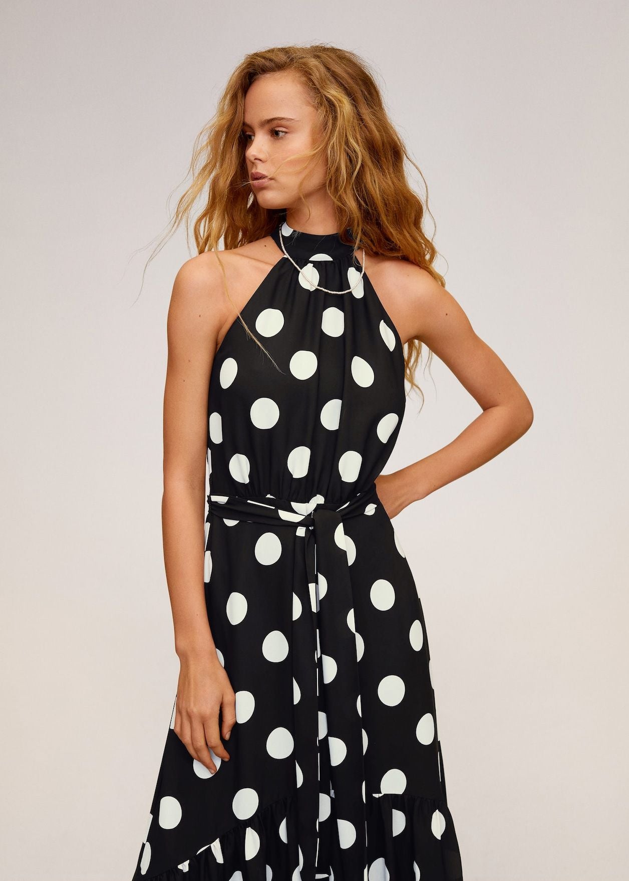 MAxi vestido negro con topos blancos en aqluiler en valencia