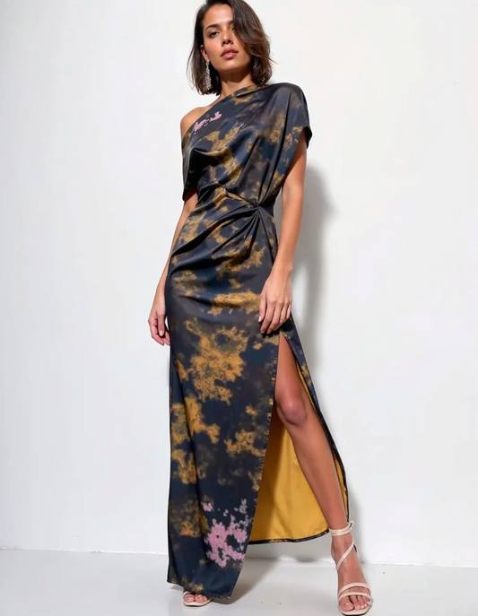 Vestido asimétrico azul marino con estampado amarillo ideal para invitadas de boda, comuniones, bautizos o fiestas.