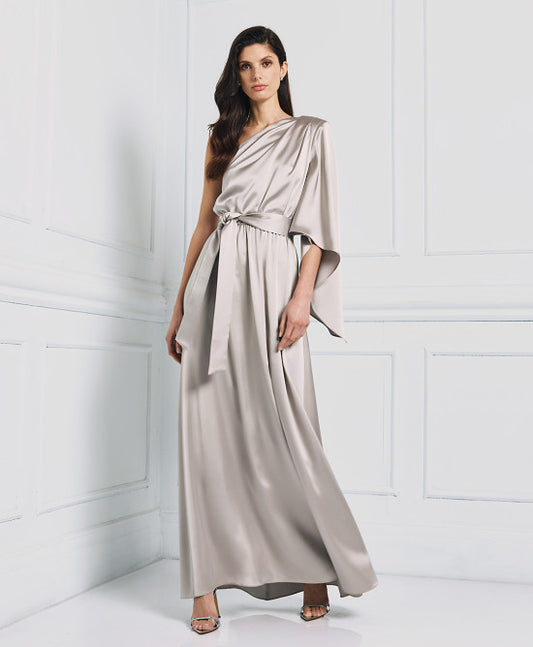 Vestido gris plateado con una manga y escote asimétrico. Para alquiler en Barcelona.