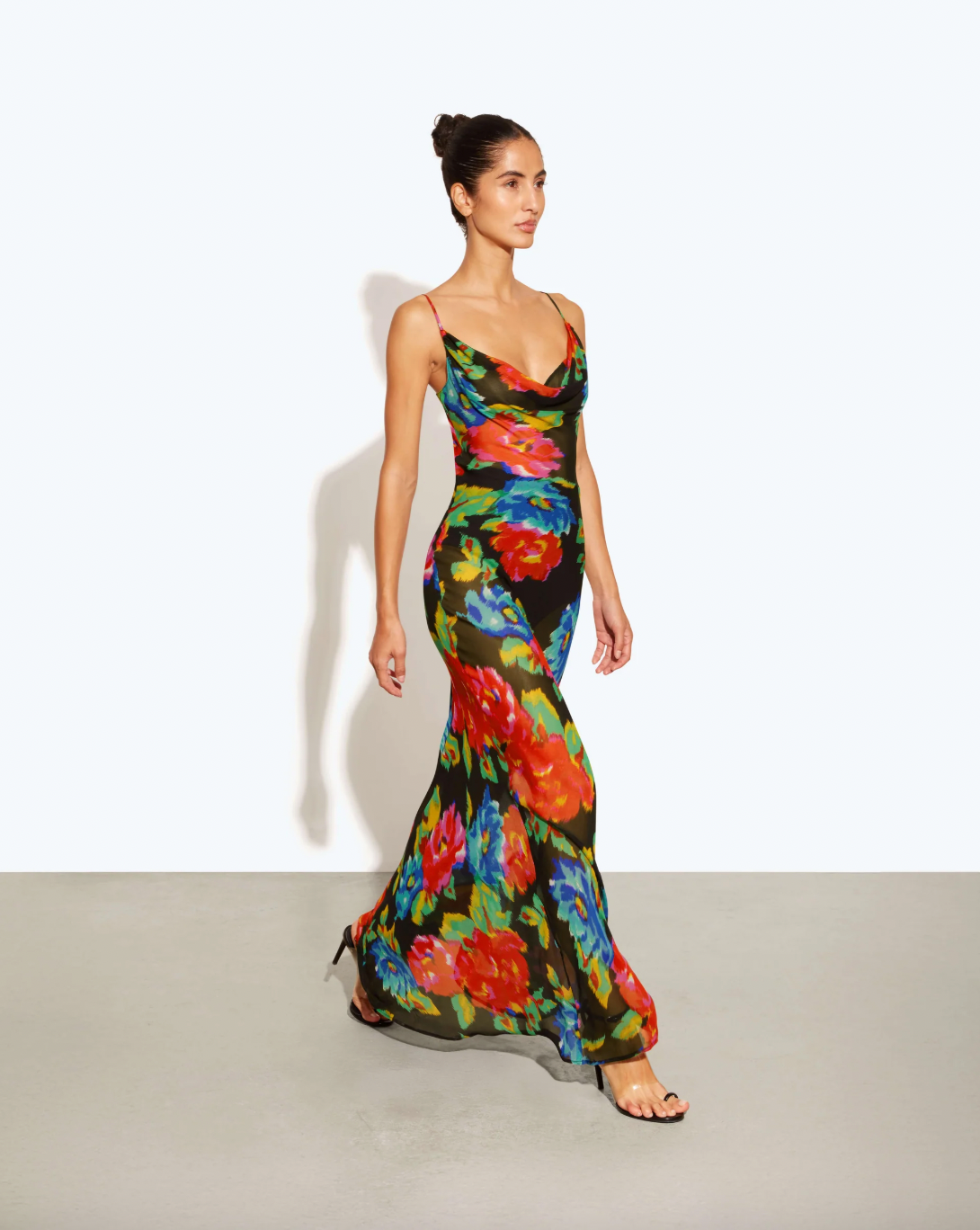 Vestido tirantes largo flores alquiler valencia
