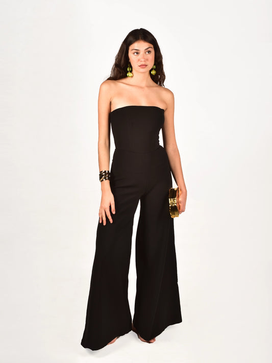 Mono elegante de color negro con escote palabra de honor. Mono para boda, fiesta o cenas y galas.