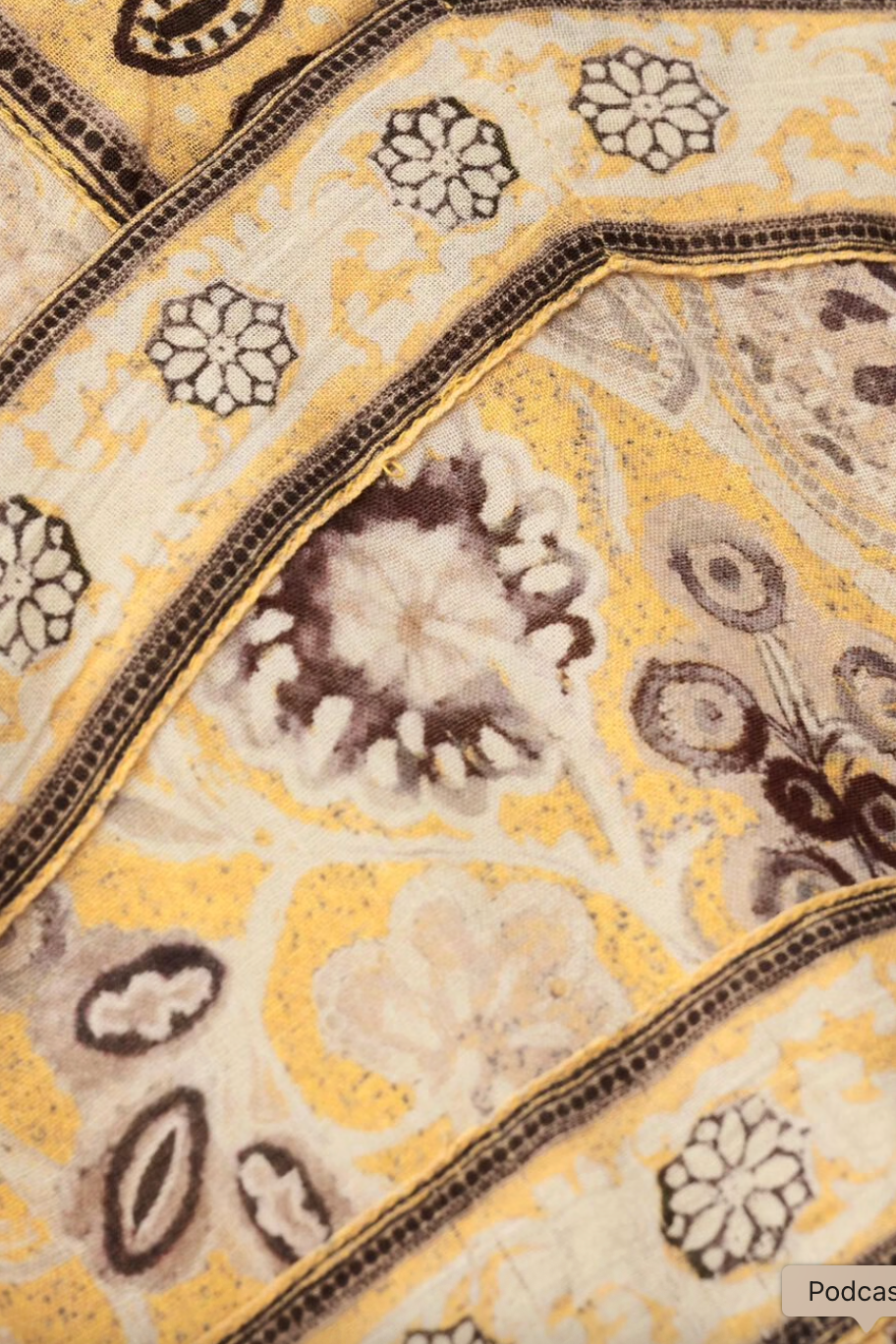 Detalle de vestido de algodon estampado.