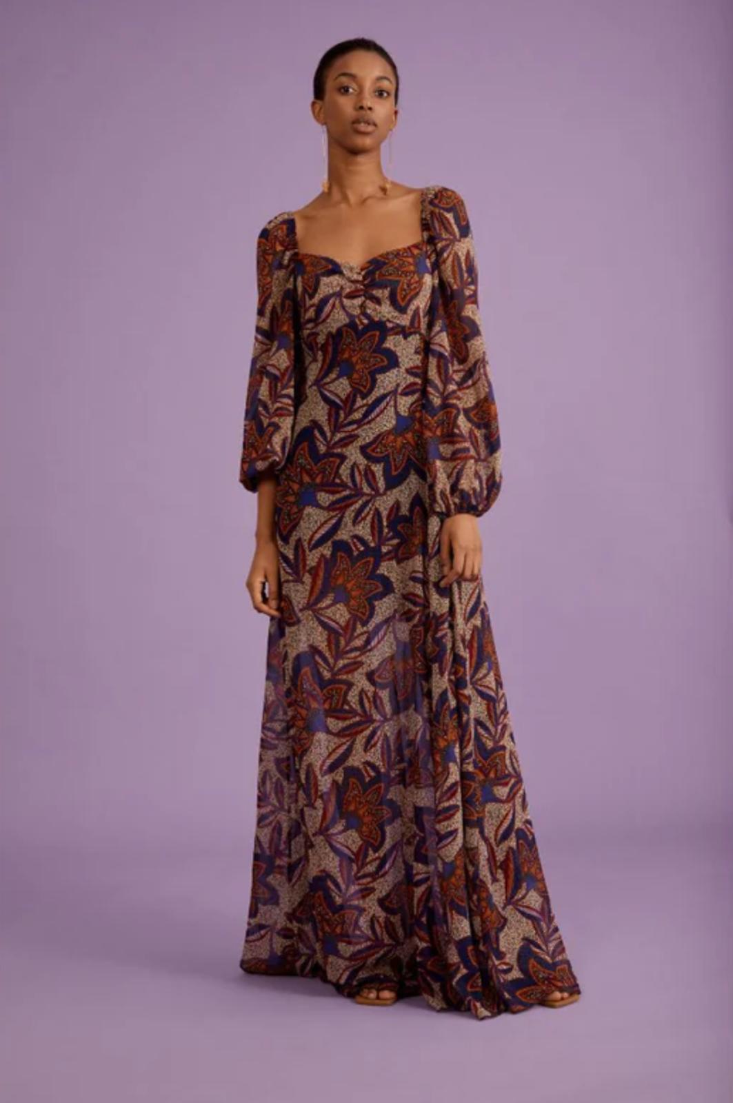 Vestido largo y manga larga abullonada de la marca Avec Studio. Estampado floral ideal para invitada de boda, fista, evento, bautizo, comunion o ceremonia. Disponible para alquiler en España.