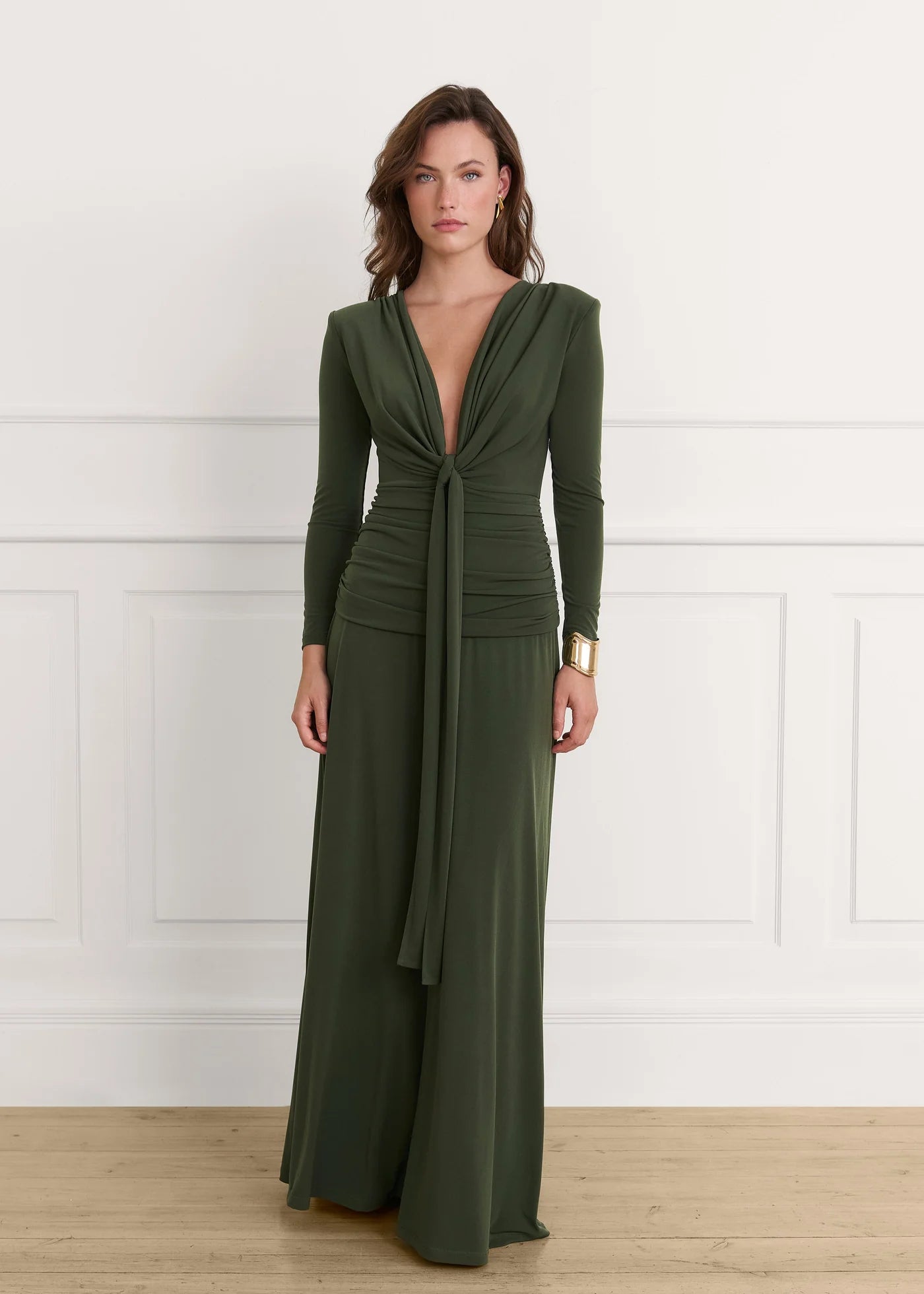 Vestido de fiesta o invitada de punto verde de la marca Aware. Ideal para bodas, fiestas o eventos de otoño invierno en España.