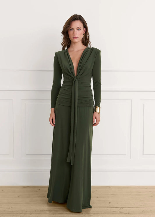 Vestido de fiesta o invitada de punto verde de la marca Aware. Ideal para bodas, fiestas o eventos de otoño invierno en España.