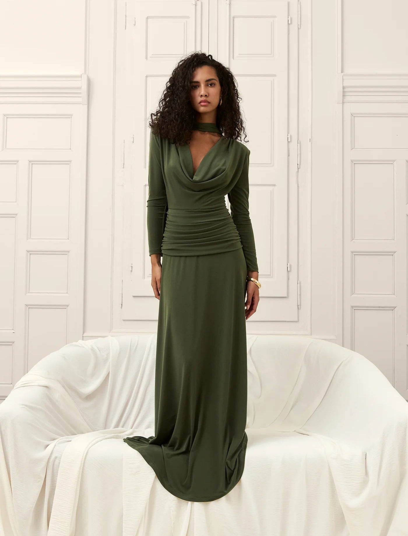 Vestido drapeado verde para invitada de boda, fiesta, dama de honor, comunión, o bautizo. Vestido de la marca Aware.