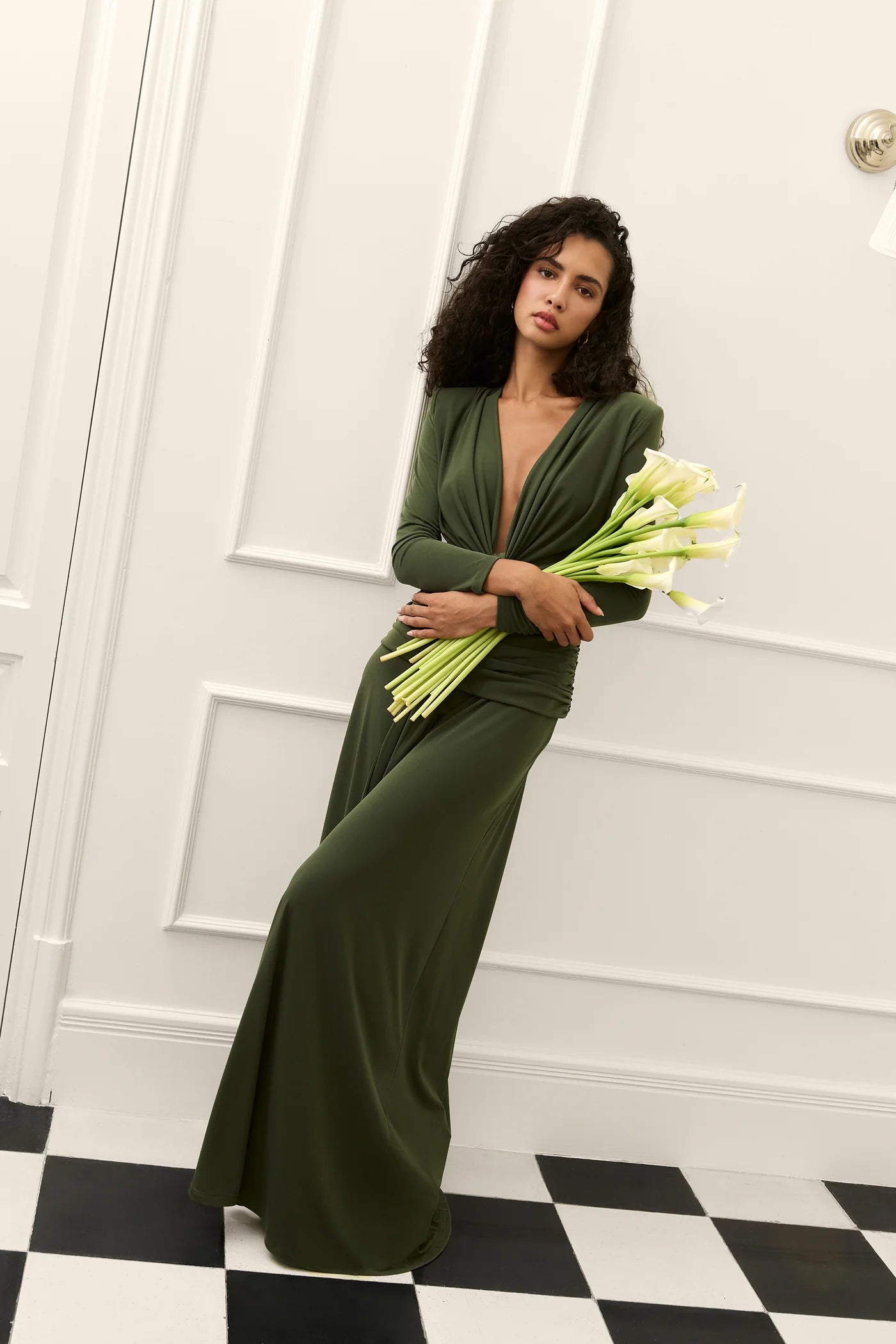 Vestido formal de invitada de boda o fiesta en España. Disponible para alquiler en España.