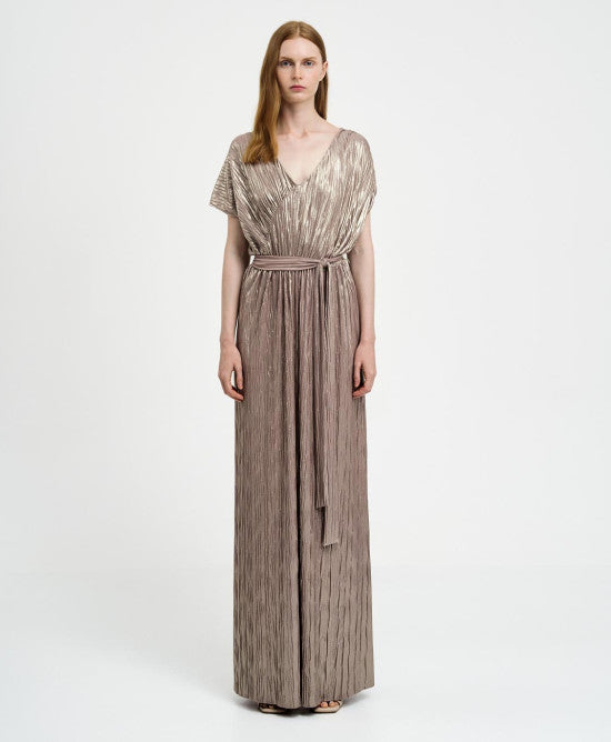 Vestido disponible para alquilar en Sevilla. Color plateado dorado, formal y elegante. Perfecto para fin de año, navidades y otras fiestas, eventos o bodas.