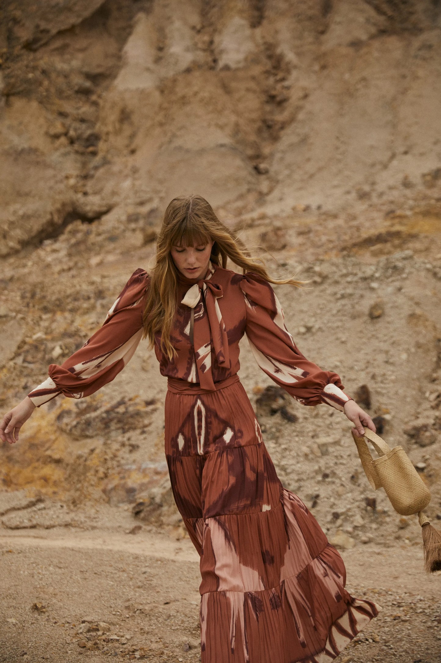 Vestido de invitada de boda, madrina, madre de novia o fiesta y evento. Vestido de lujo de Johanna Ortiz disponible en alquiler.