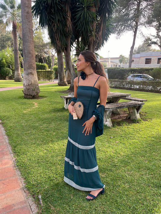 Vestido de tirantes de la marca Zambrana. Color verde azul petroleo ideal para invitada de boda, fiestas, comuniones, bautizoa u otos eventos.