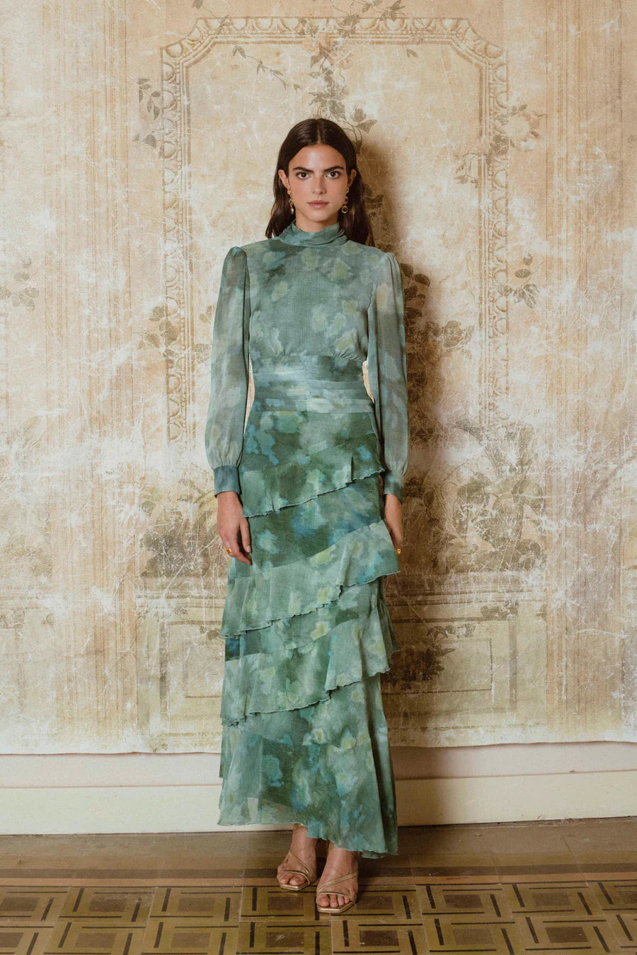 Vestido de manga larga con volantes en la falda ideal para fiestas o bodas de otoño invierno. Color verde y azul turquesa de la marca Baymo.