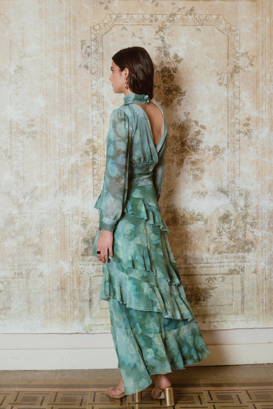 Vestido de invitada de boda verde azul turquesa disponible para alquiler en Barcelona.